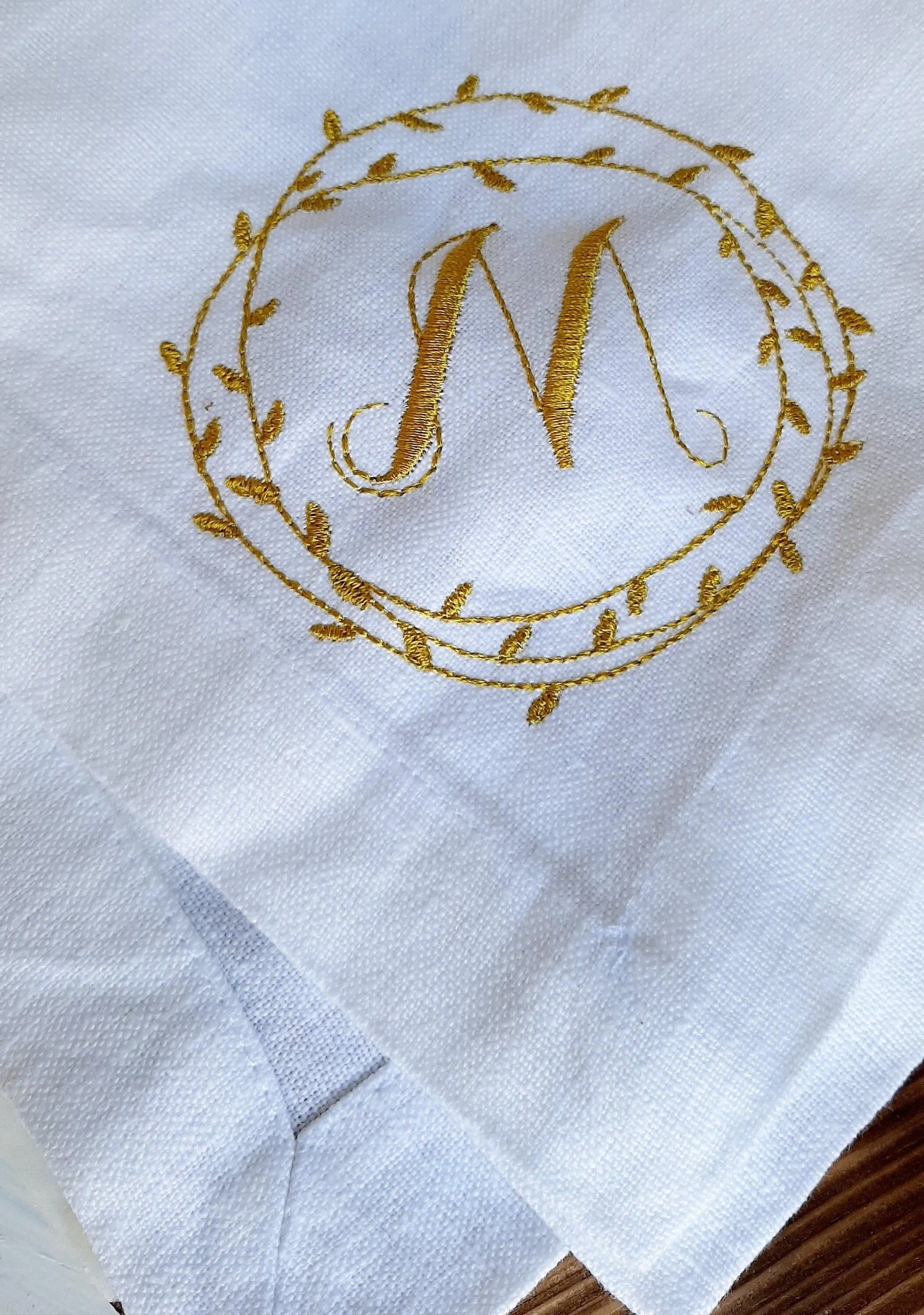 #044 | Gold leaf circles | Personalized | Linen napkins