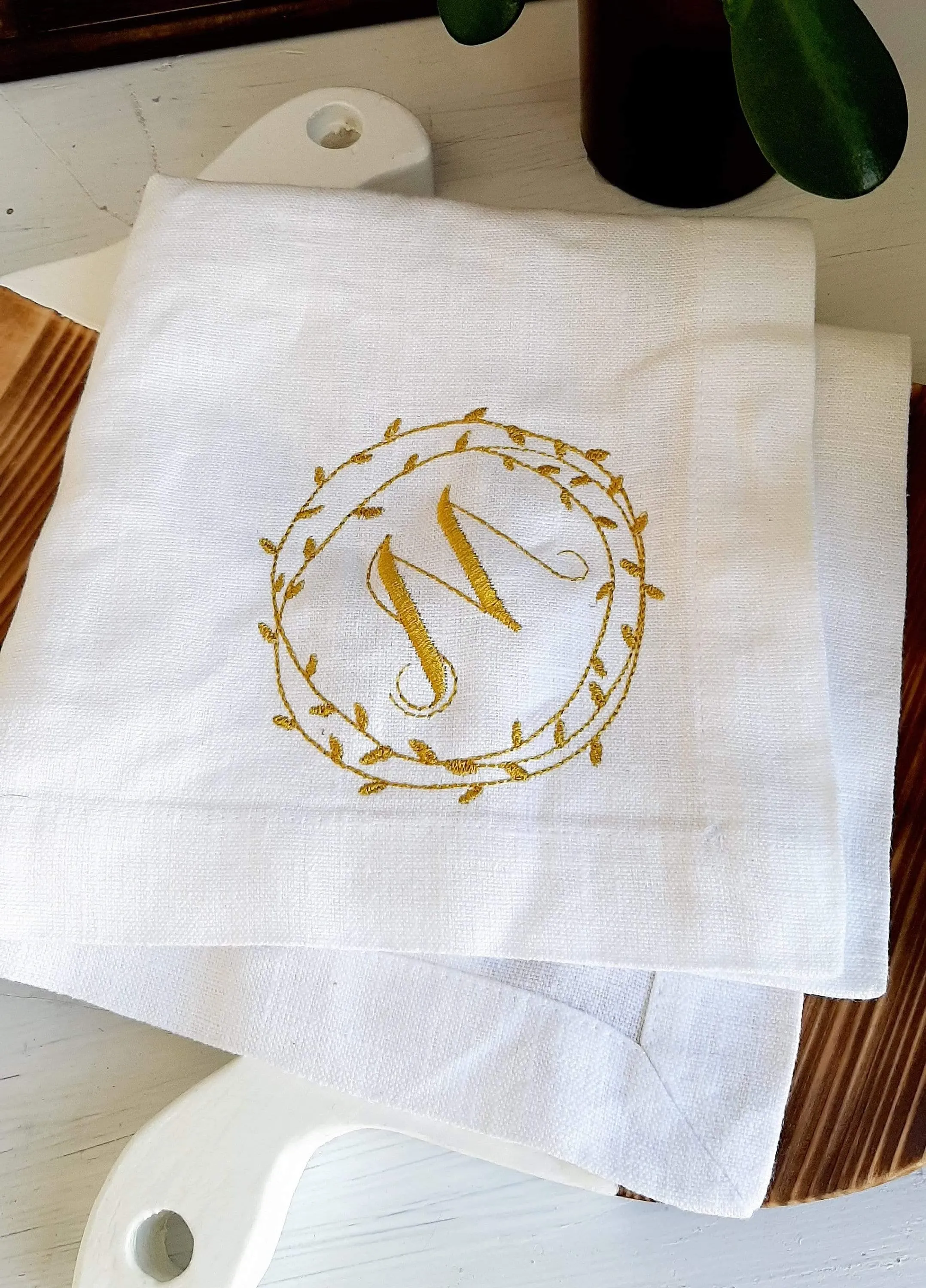 #044 | Gold leaf circles | Personalized | Linen napkins