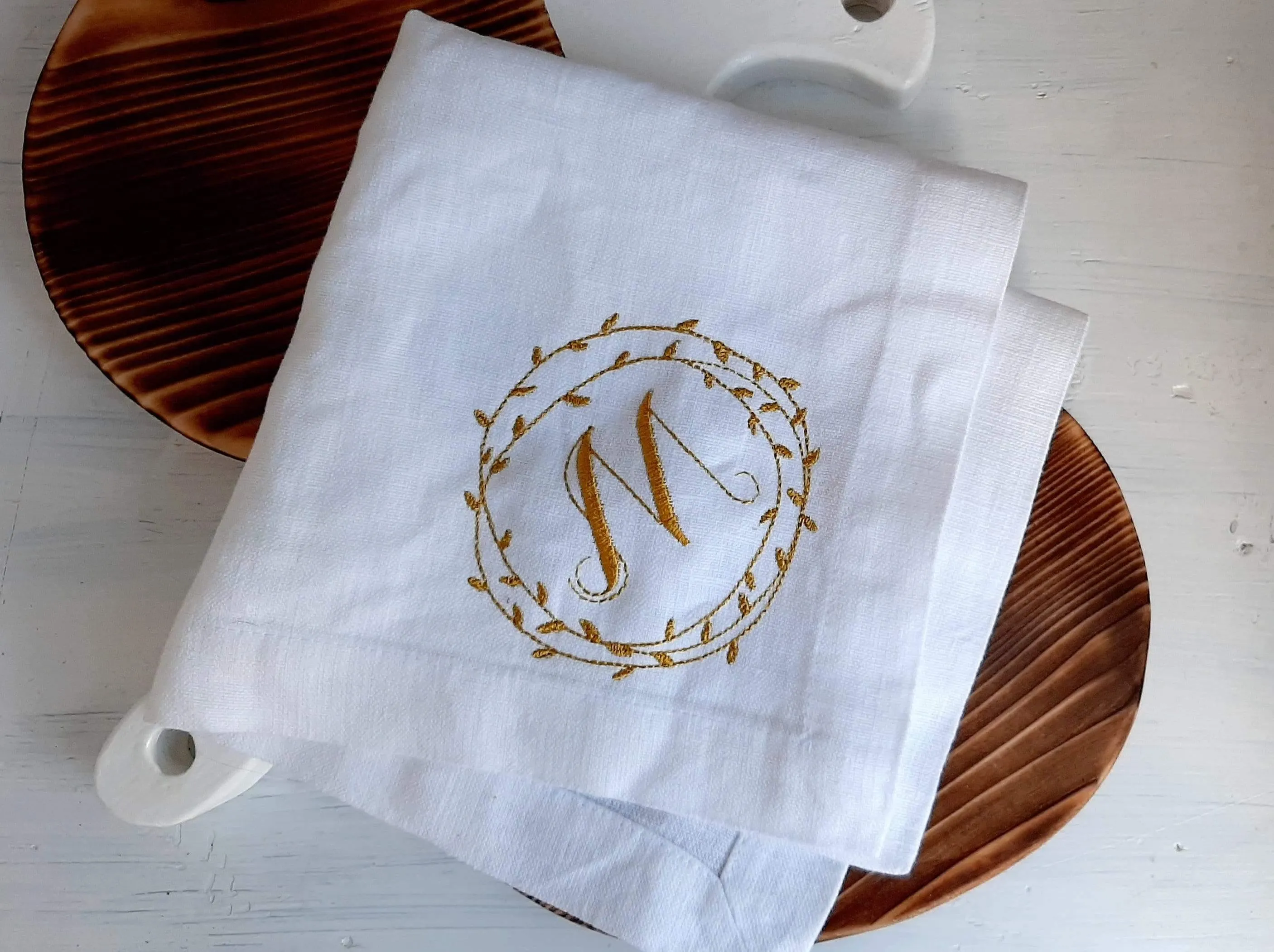 #044 | Gold leaf circles | Personalized | Linen napkins