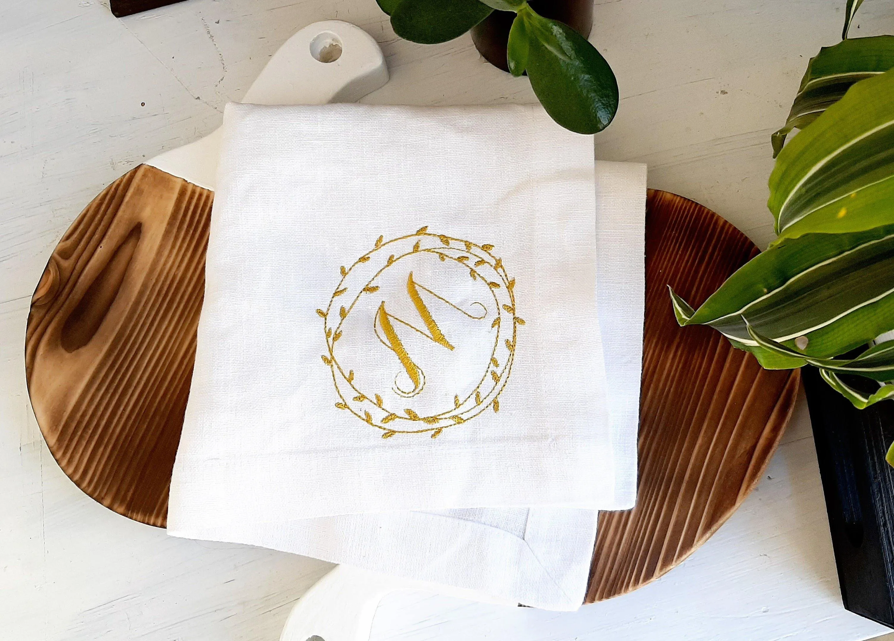 #044 | Gold leaf circles | Personalized | Linen napkins