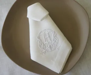 #075 | Monogrammed frame | Personalized | Linen napkins