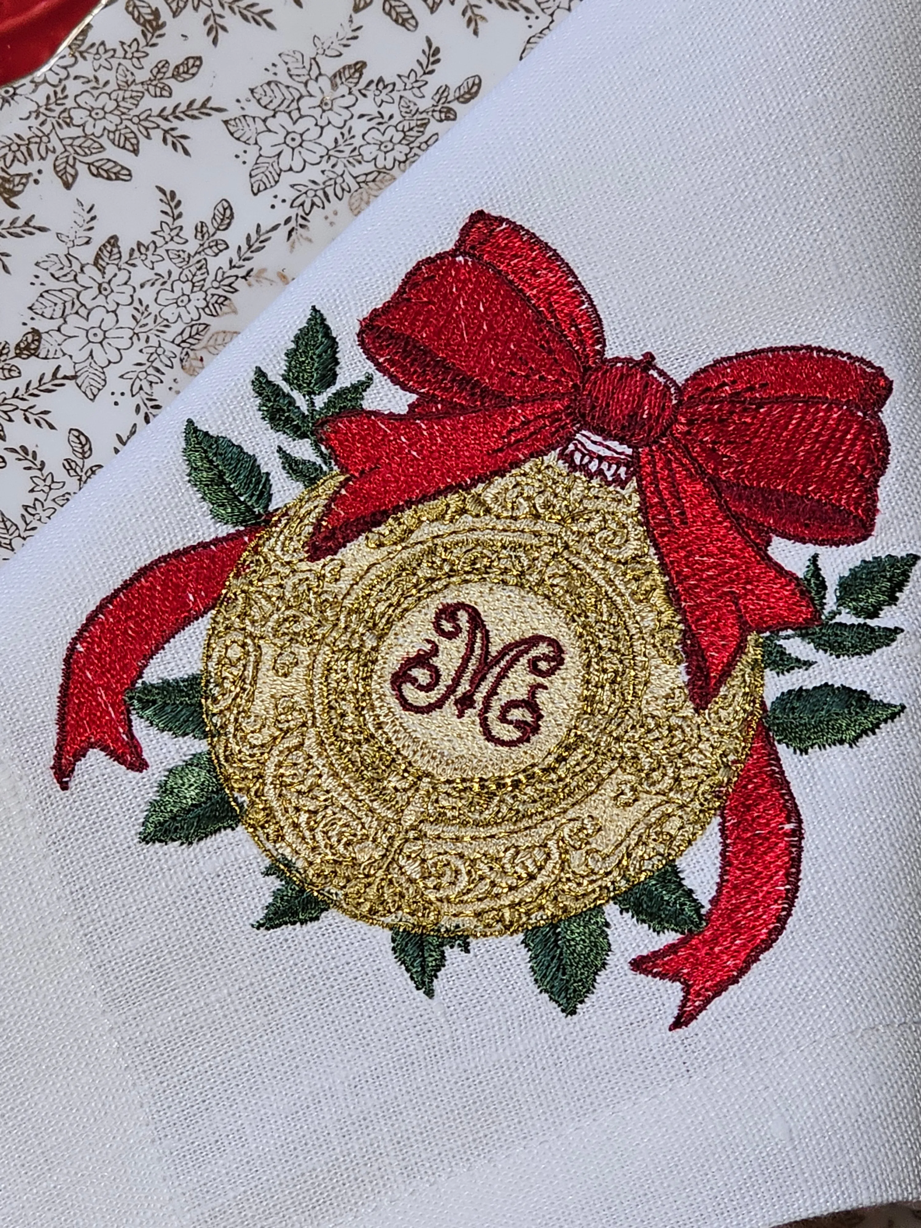 #109 | Golden Ornament | Personalized | Linen napkins