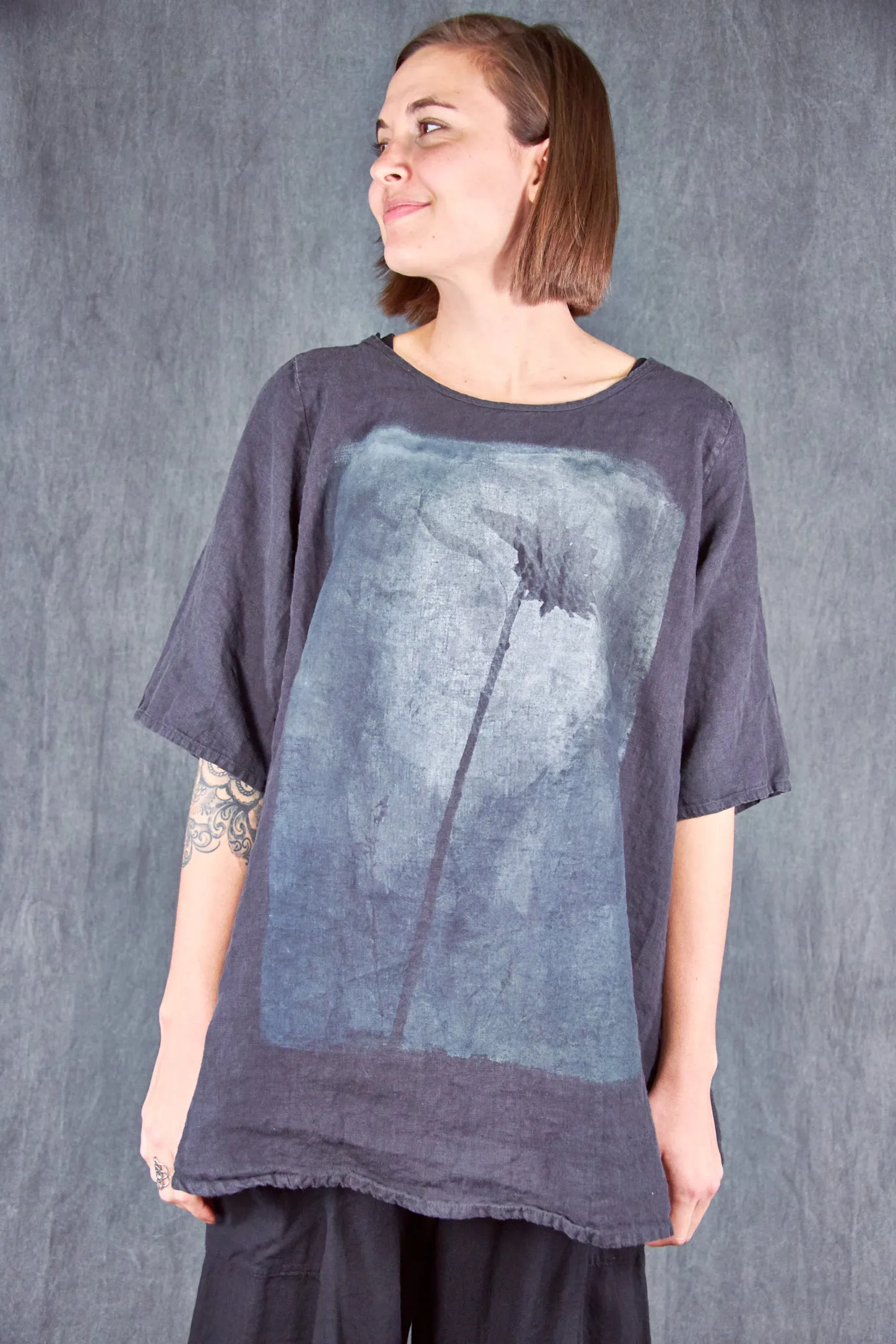 1210 Linen Tee-Black Sand-P