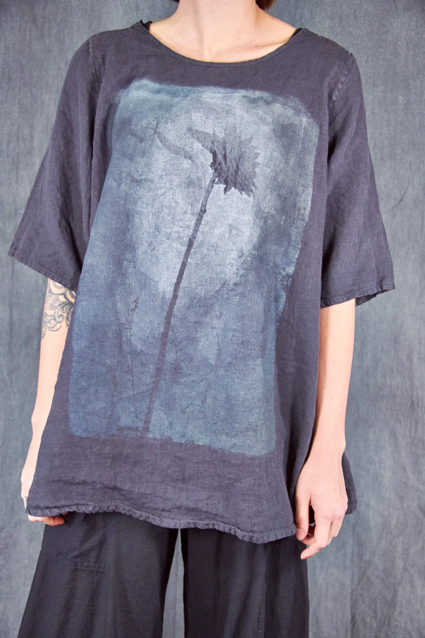 1210 Linen Tee-Black Sand-P