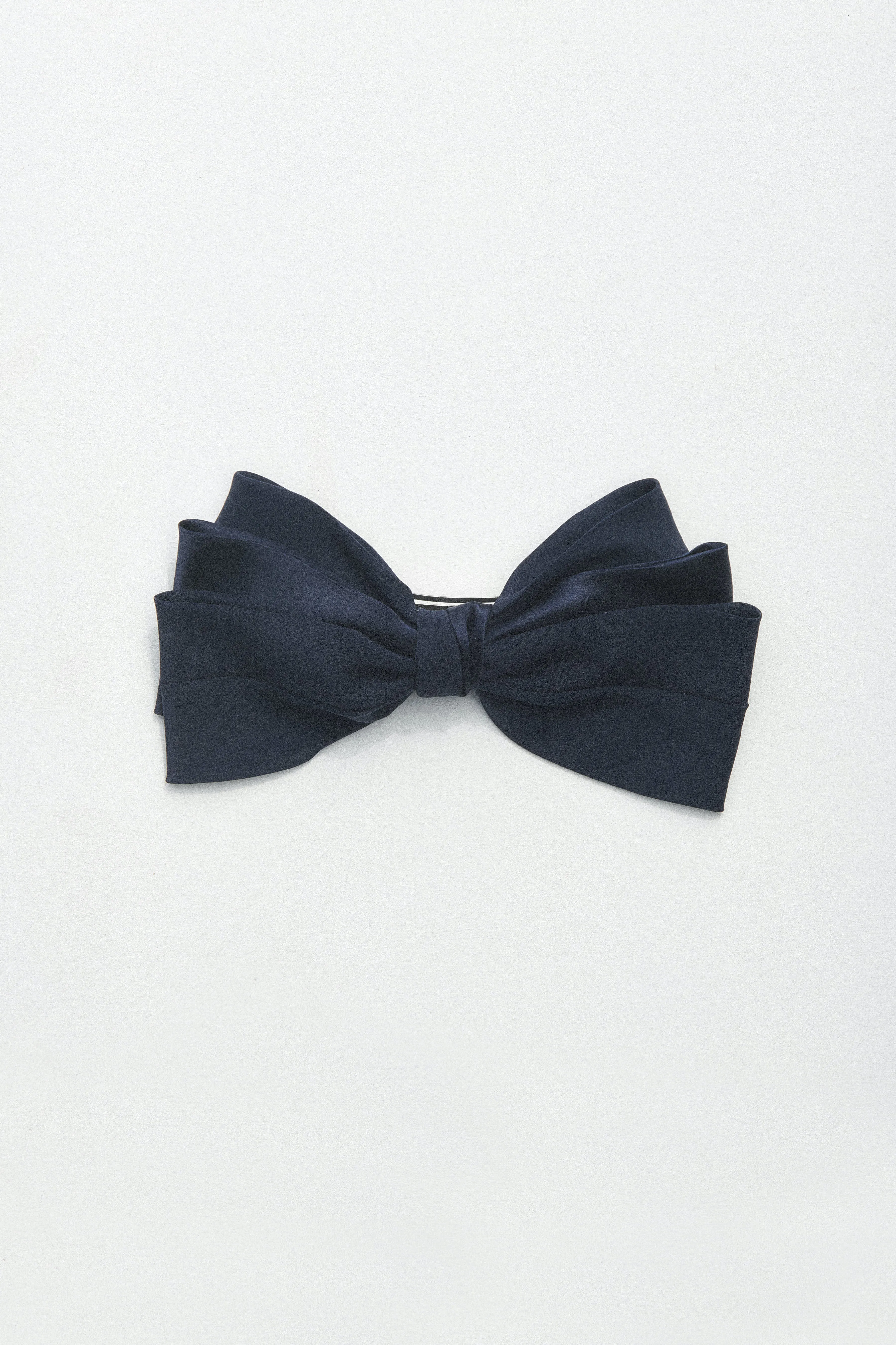 CLASSIC SILK BOW