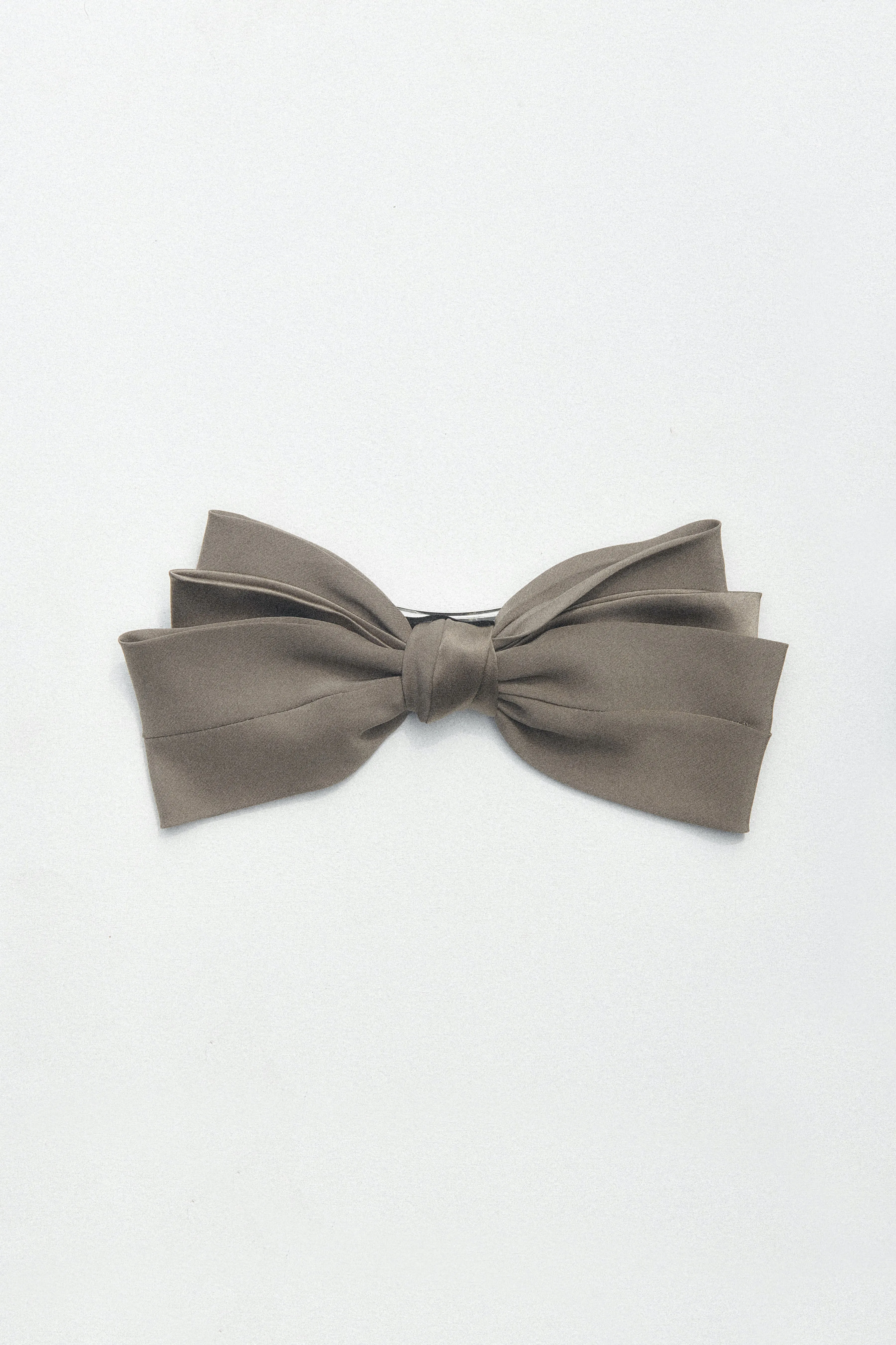 CLASSIC SILK BOW