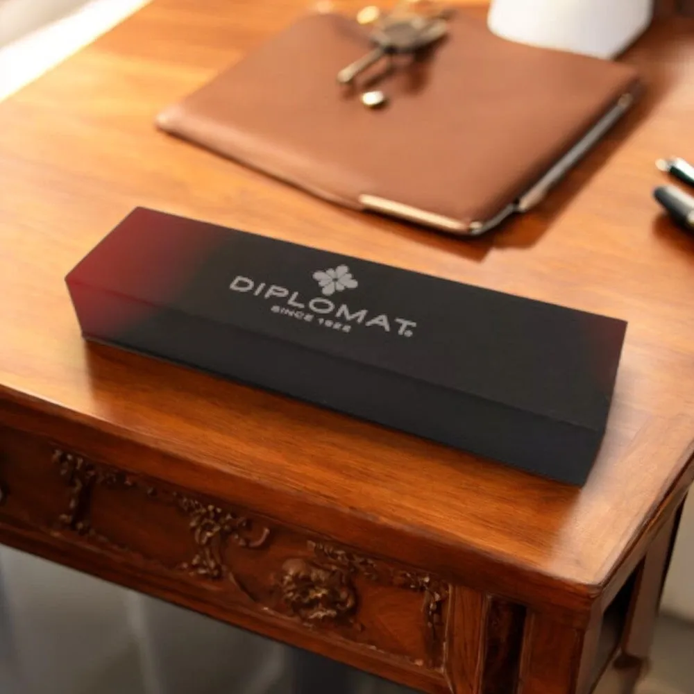 Diplomat Traveller Fountain Pen - Medium Nib - Choose Finish