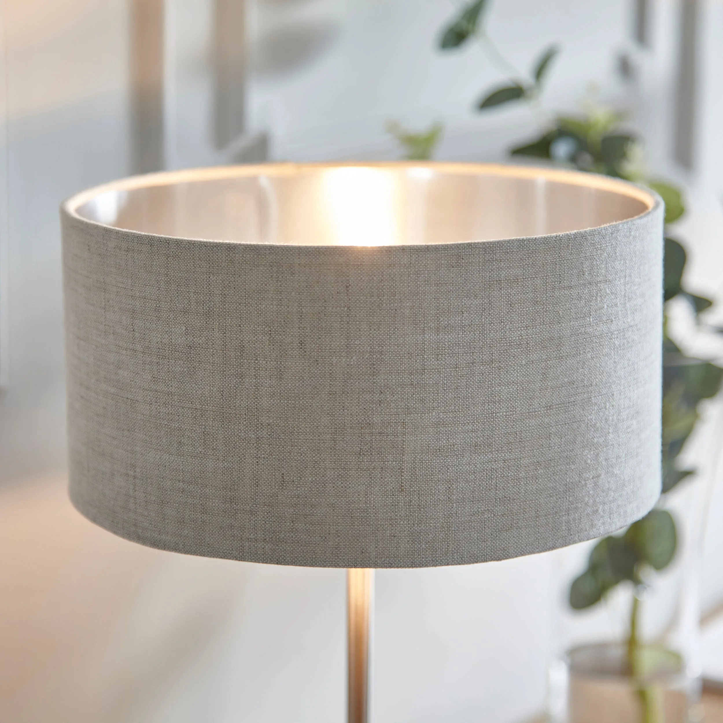 Endon 100646 Highclere 1lt Table Brushed chrome plate & natural linen 7W LED E14 (Required)