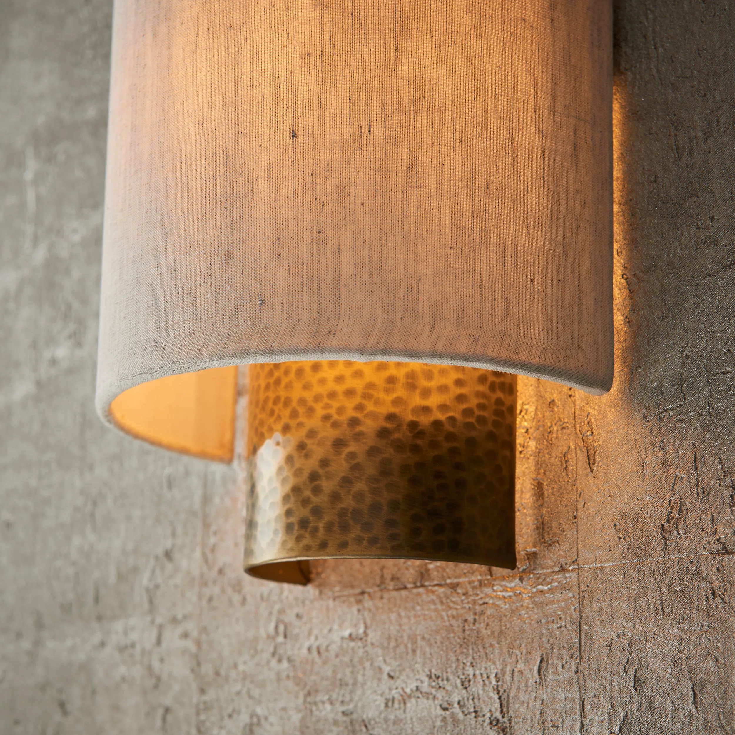 Endon 71308 Indara 1lt Wall Hammered bronze plate & natural linen mix fabric 40W E14 golf (Required)