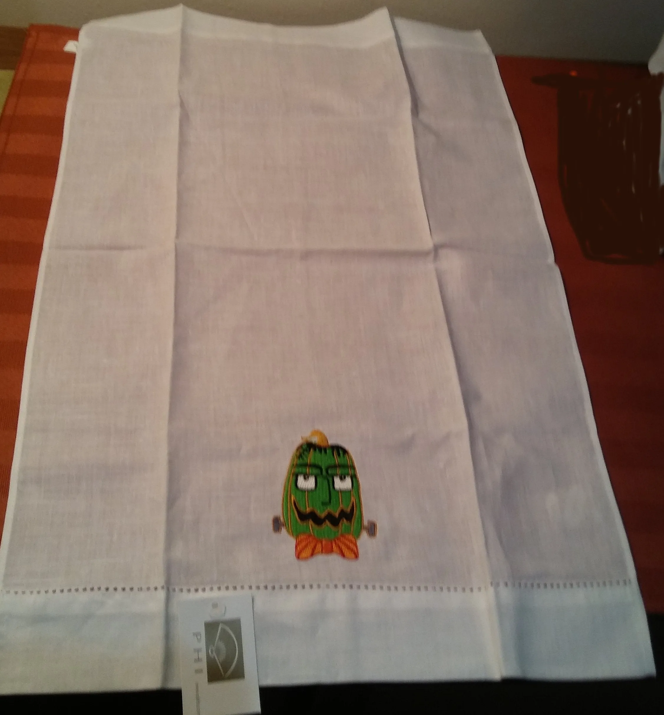 FRANKIE PUMPKIN LINEN GUEST TOWEL
