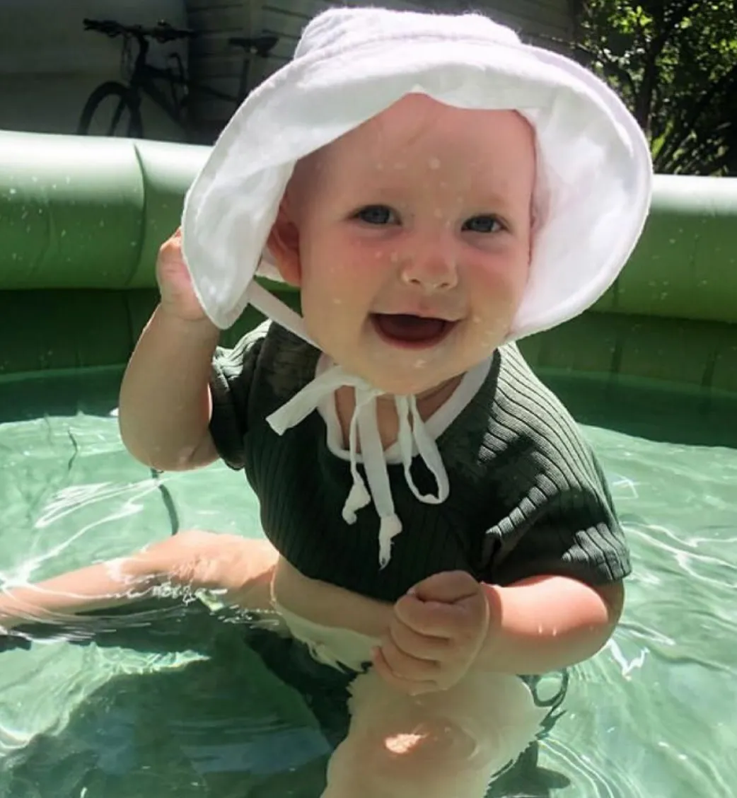 Full Brimmed linen Bonnet