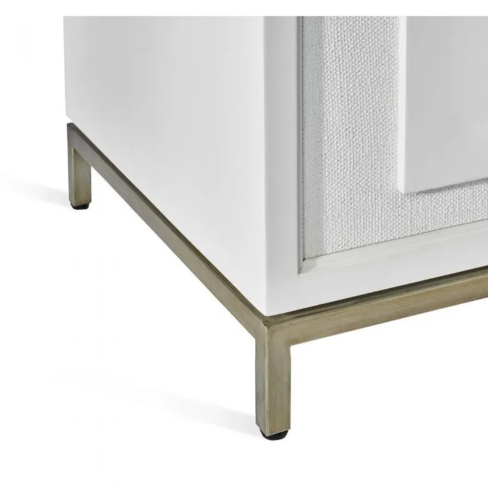Lauryn Credenza