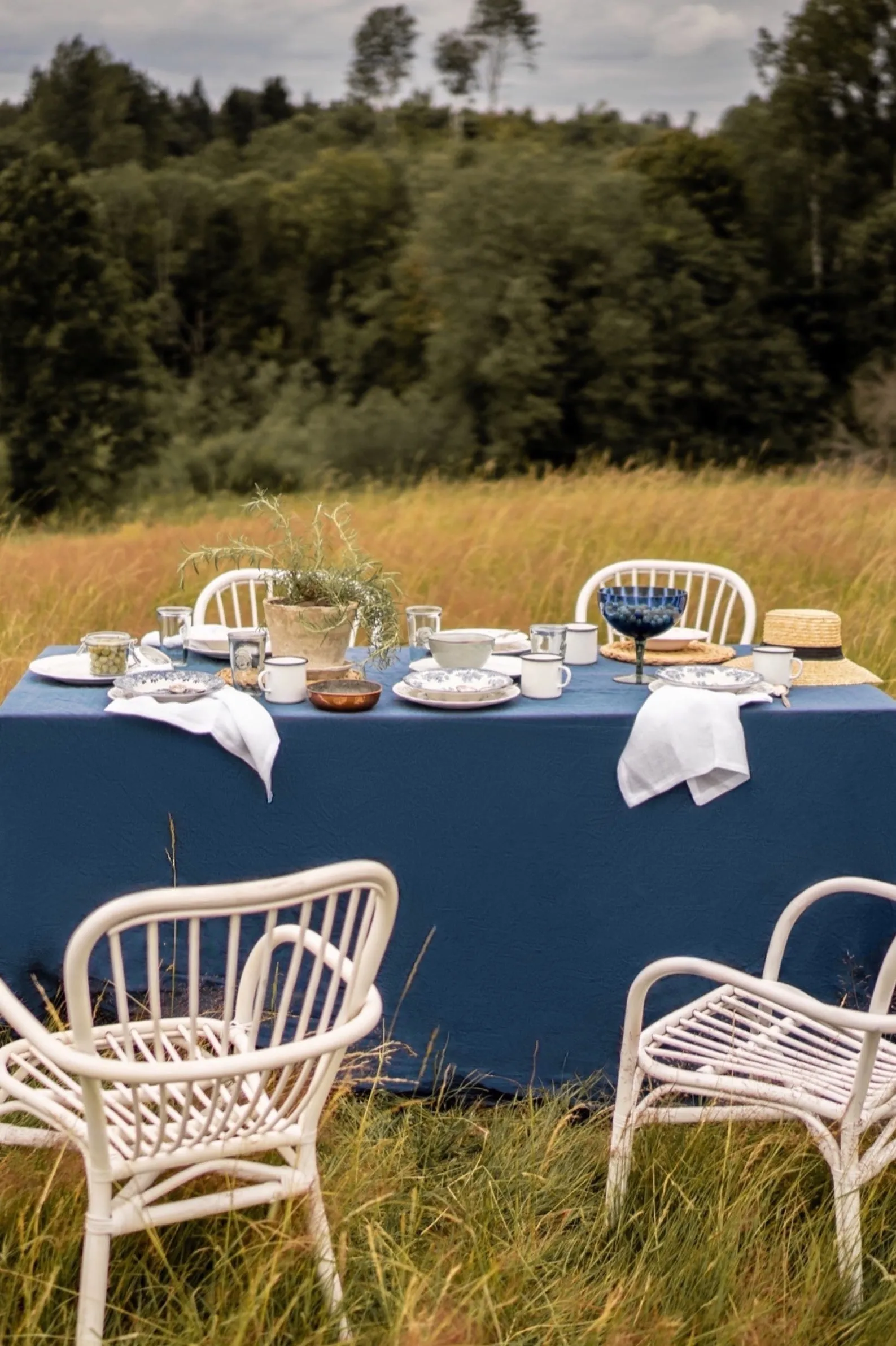 Linen tablecloth - dark blue