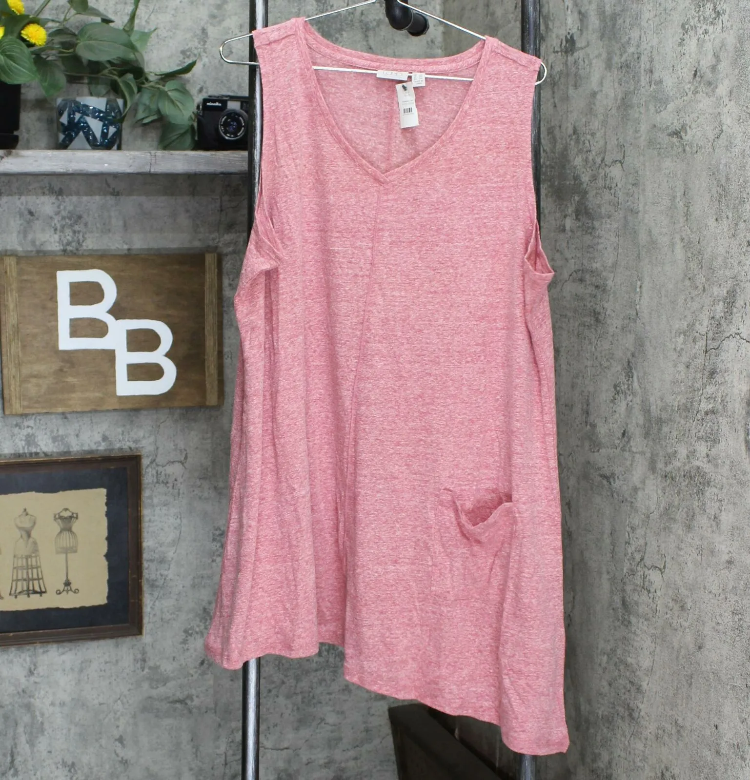 LOGO By Lori Goldstein Plus Snow Yarn V-Neck Asymmetric Hem Tank Top