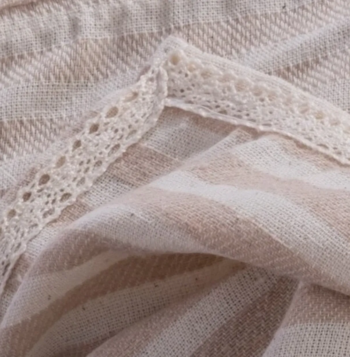 Pure Linen Napkins rounded with Lace - Set of 4