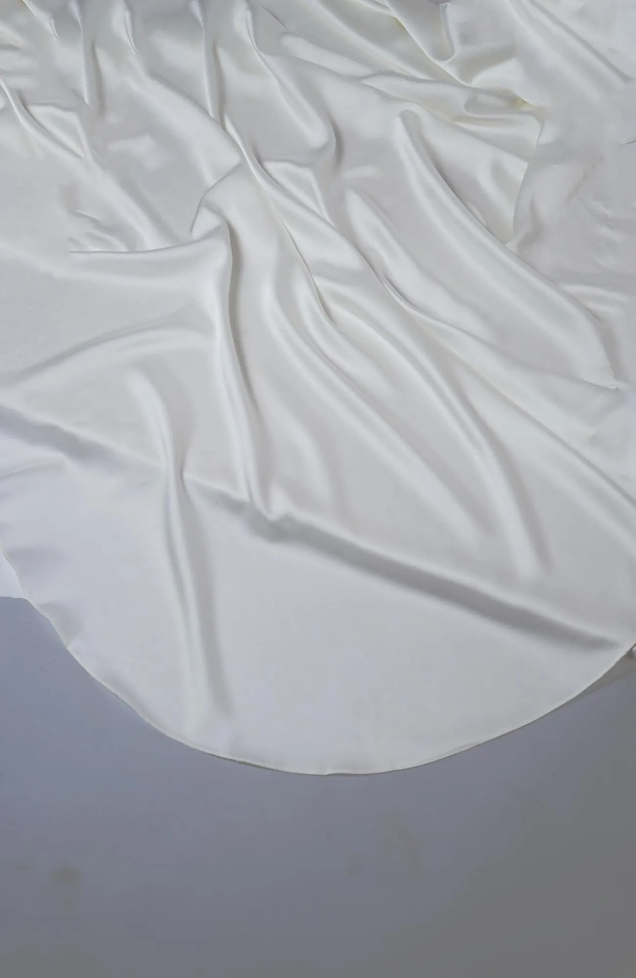 Satin Curve-Glow white