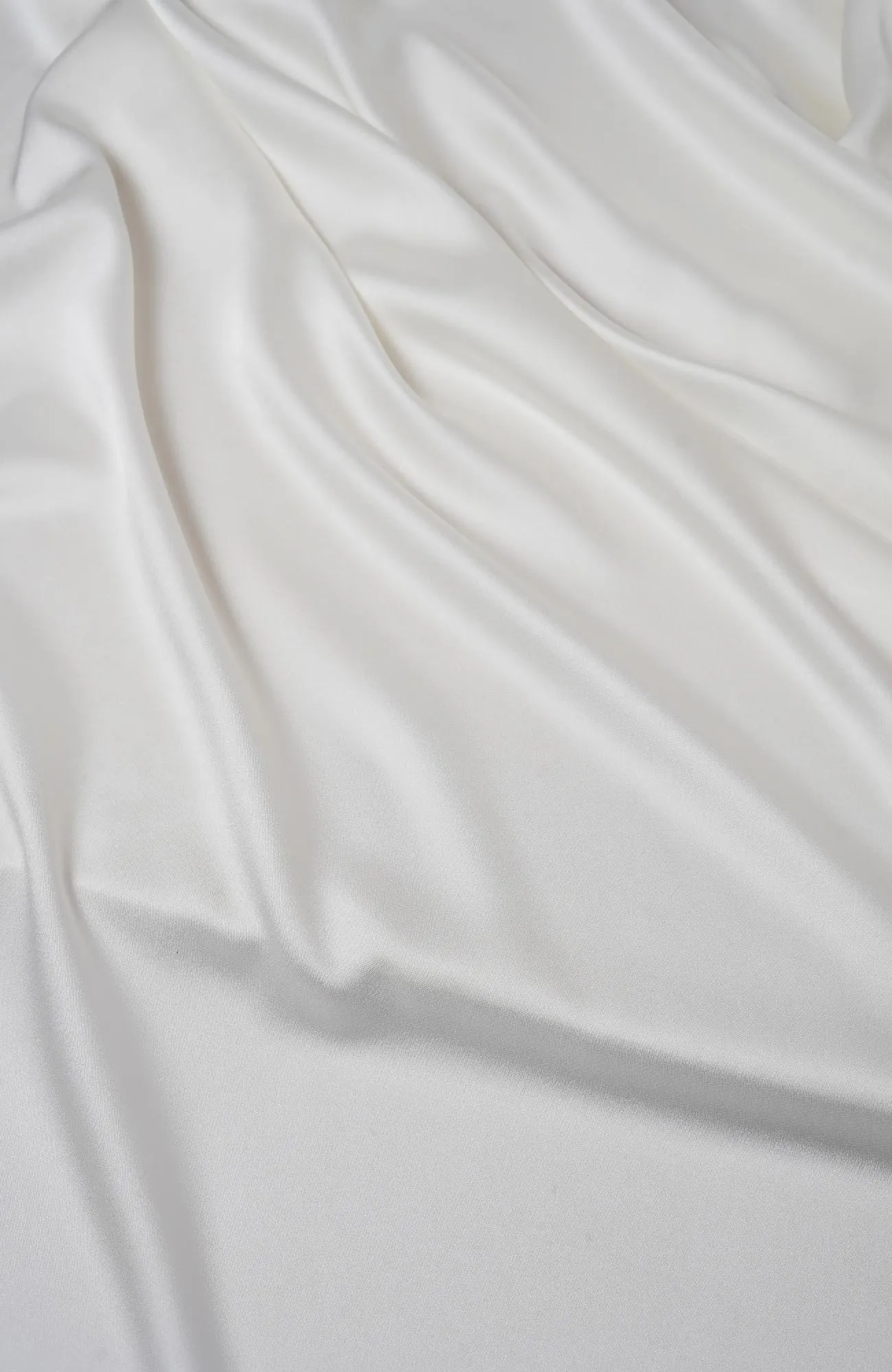 Satin Curve-Glow white