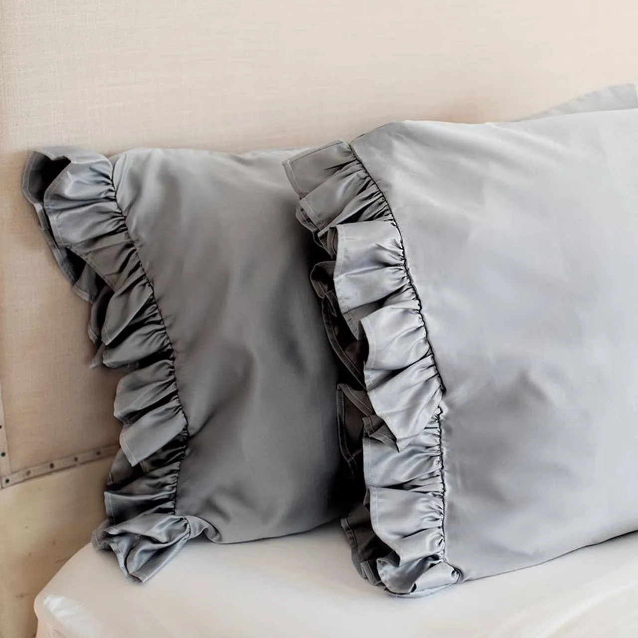 Silky Pillowcase w/Ruffle - Gray