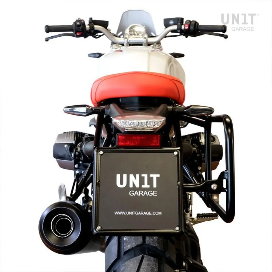 UNIT GARAGE CULT SIDE PANNIER IN WAXED SUEDE W/ ALUMINUM BACK PLATE   STAINLESS STEEL QRS & LOCK   RT SUBFRAME NINET FOR ATLAS PANNIER