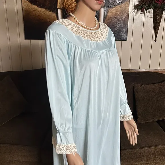 Vassarette • Vintage • USA • Blue • Floral Lace • Medium • Satin • Nightgown