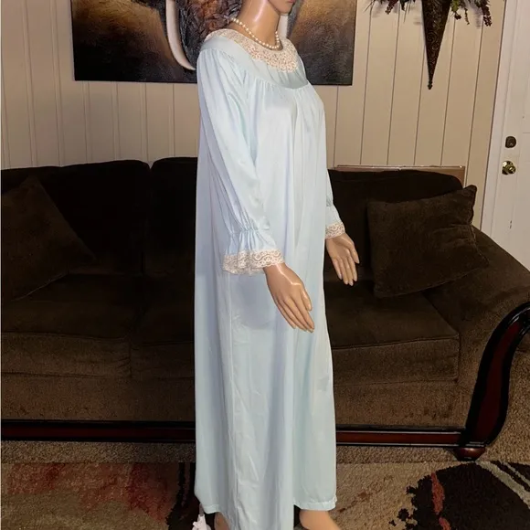 Vassarette • Vintage • USA • Blue • Floral Lace • Medium • Satin • Nightgown