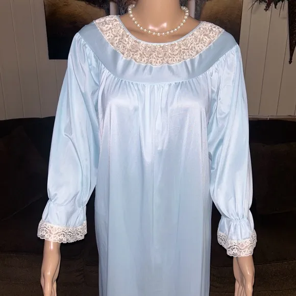Vassarette • Vintage • USA • Blue • Floral Lace • Medium • Satin • Nightgown