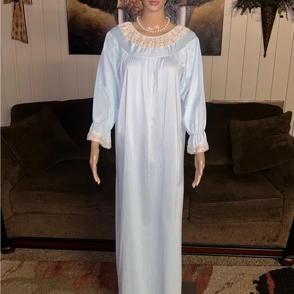 Vassarette • Vintage • USA • Blue • Floral Lace • Medium • Satin • Nightgown