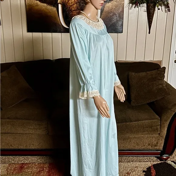 Vassarette • Vintage • USA • Blue • Floral Lace • Medium • Satin • Nightgown