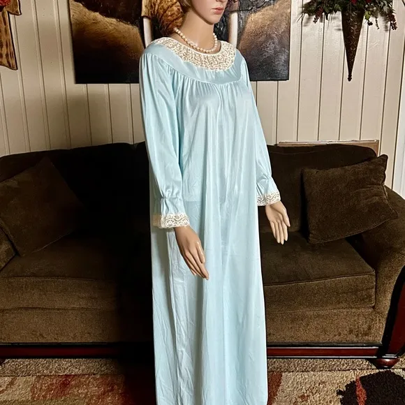 Vassarette • Vintage • USA • Blue • Floral Lace • Medium • Satin • Nightgown