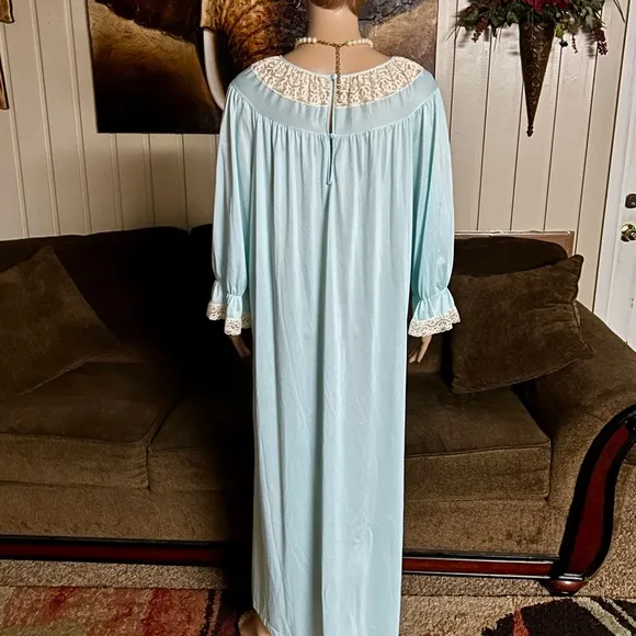 Vassarette • Vintage • USA • Blue • Floral Lace • Medium • Satin • Nightgown