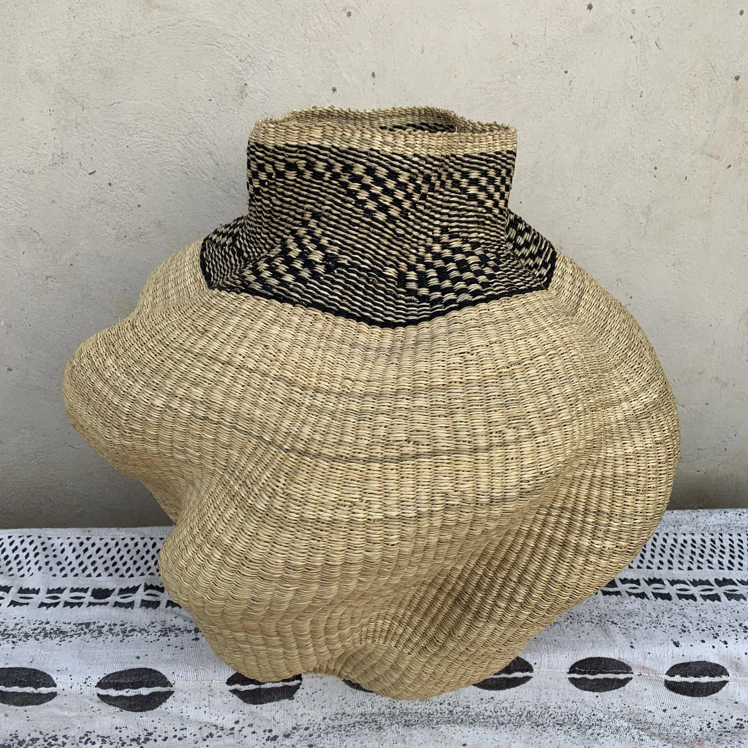 Wave Pot Basket/Basabasa pot