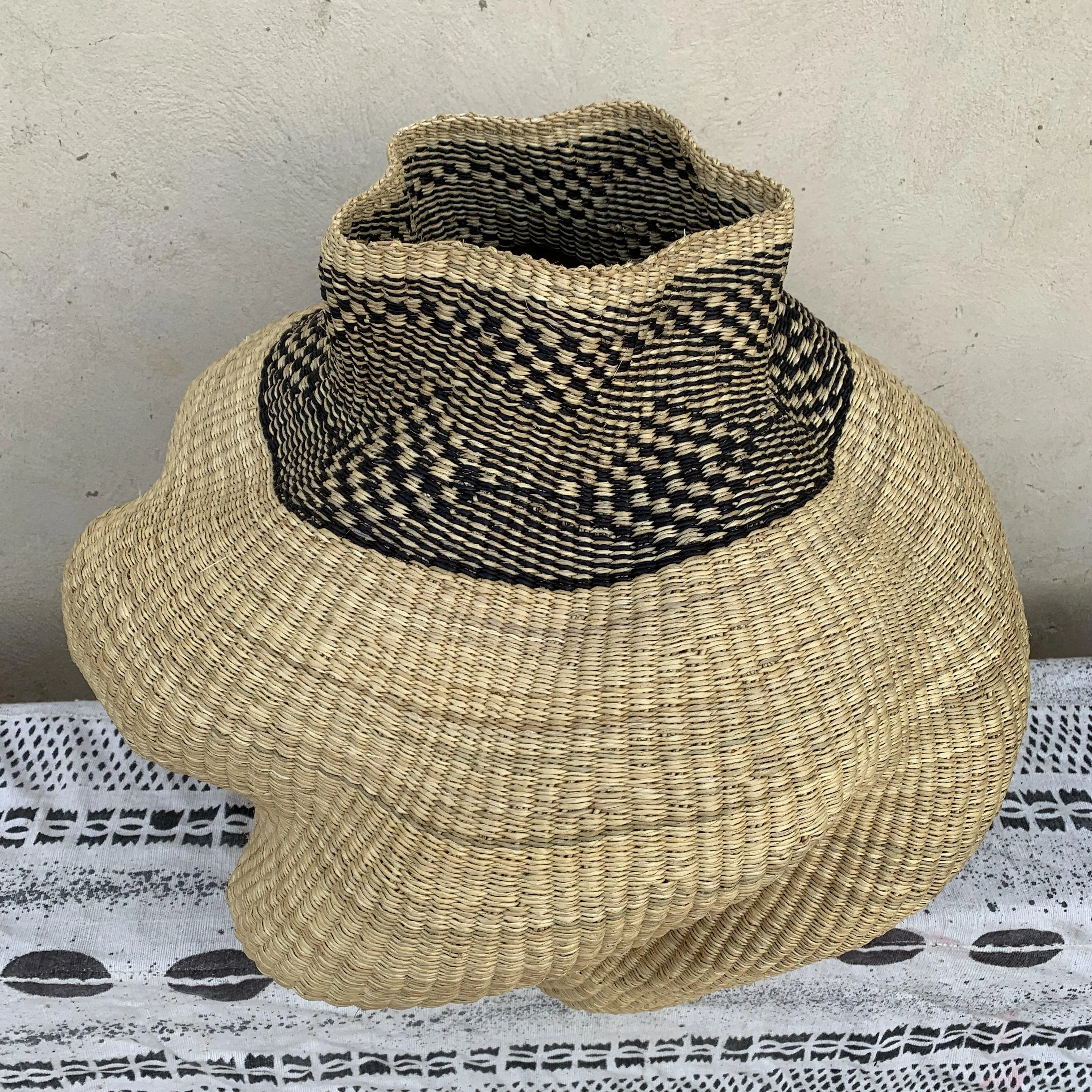 Wave Pot Basket/Basabasa pot